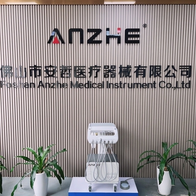 Foshan tandheelkundige fabriek tandheelkundige leveringseenheid 550W draagbare tandheelkundige behandelingseenheid met luchtcompressor mobiele operatie wagens